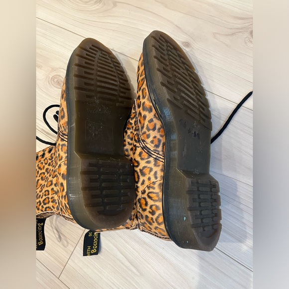 Dr. Martens Leopard Print Boots Size US8/UK6 - Picture 3 of 6